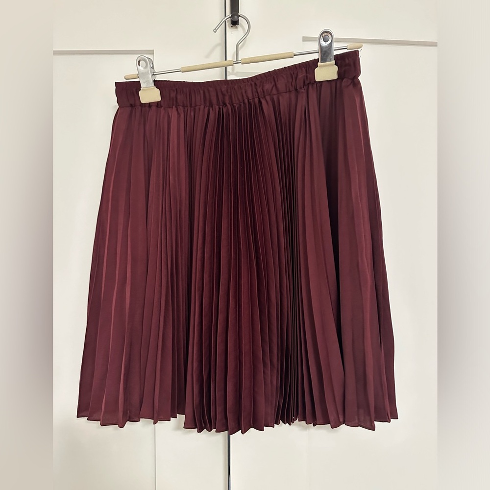 Club Monaco Burgundy Pleated Skirt